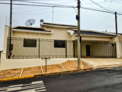 Casa para locação 120m² com 3 quartos em Dracena-SP
