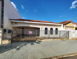 Casa para locação 200m² com 3 quartos em Dracena-SP