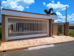 Casa para venda 180m² com 3 quartos em Junqueirópolis-SP