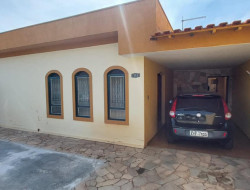 Casa para venda-locação 200m² com 3 quartos em Dracena-SP